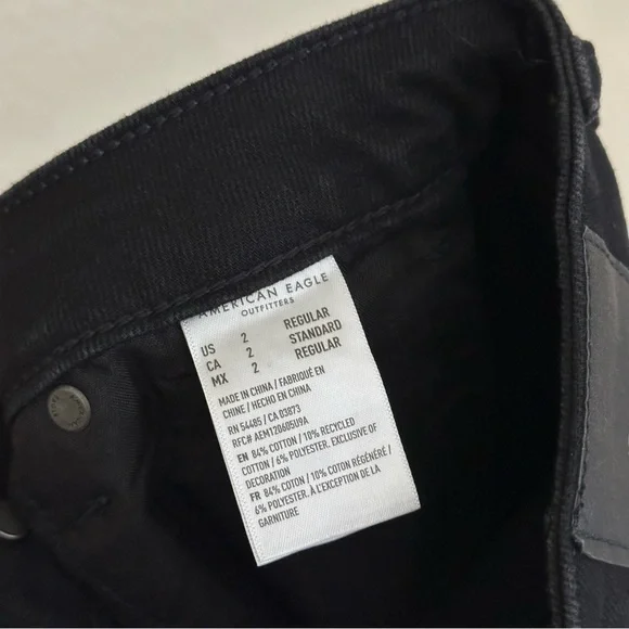 American Eagle Distressed High Rise Mom Jean Size 2R Regular Black - Picture 4 of 5